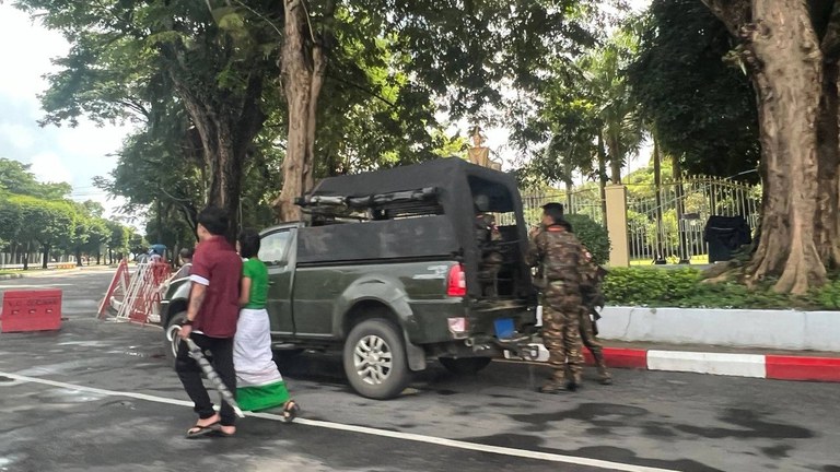 ရန်ကုန်မြို့ အာဇာနည်ဗိမာန်အနီးတွင် စစ်ကောင်စီက လုံခြုံရေးတင်းကျပ်ထားသည်အား ၂၀၂၂ ခုနှစ်၊ ဇူလိုင်လ ၁၉ ရက်နေ့က တွေ့ရစဉ်။ (Photo: RFA)