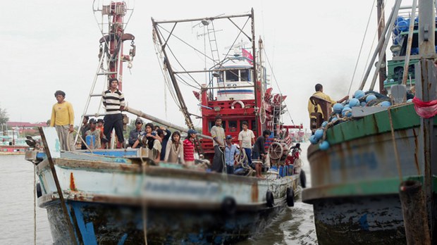 fishermen-in-thailand-622.jpg