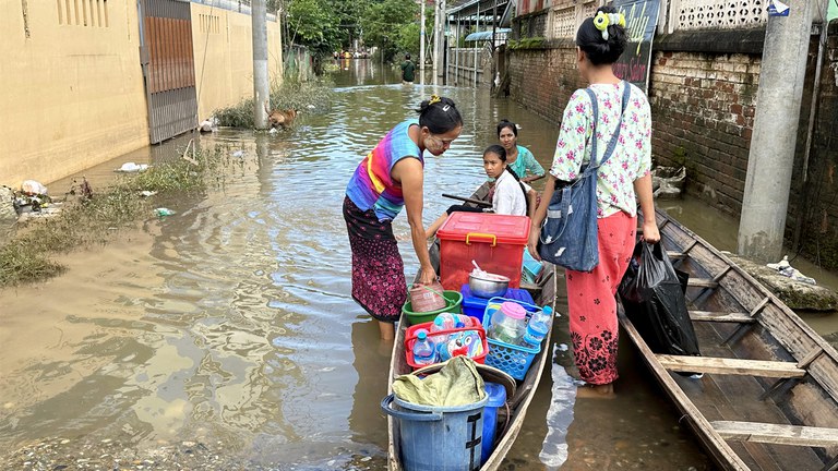 ရေကြီးရေလျှံဖြစ်ခဲ့သည့် ပဲခူးမြို့မှ ရေပြန်ကျသွားသည့် အခြေအနေအား ၂၀၂၃ ခုနှစ် အောက်တိုဘာလ ၁၃ ရက်နေ့က တွေ့ရစဉ်။ (Photo: RFA)