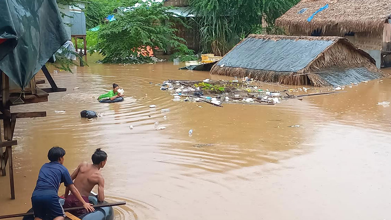 flooding-bilin မွန်ပြည်နယ်၊ ဘီးလင်းမြို့နယ်တွင် ရေကြီးရေလျှံမှုဖြစ်ပေါ်နေသည်ကို ၂၀၂၃ ခုနှစ်၊ သြဂုတ်လ ၆ ရက်နေ့က တွေ့ရစဉ်။ (Photo: Citizen Journalist)
