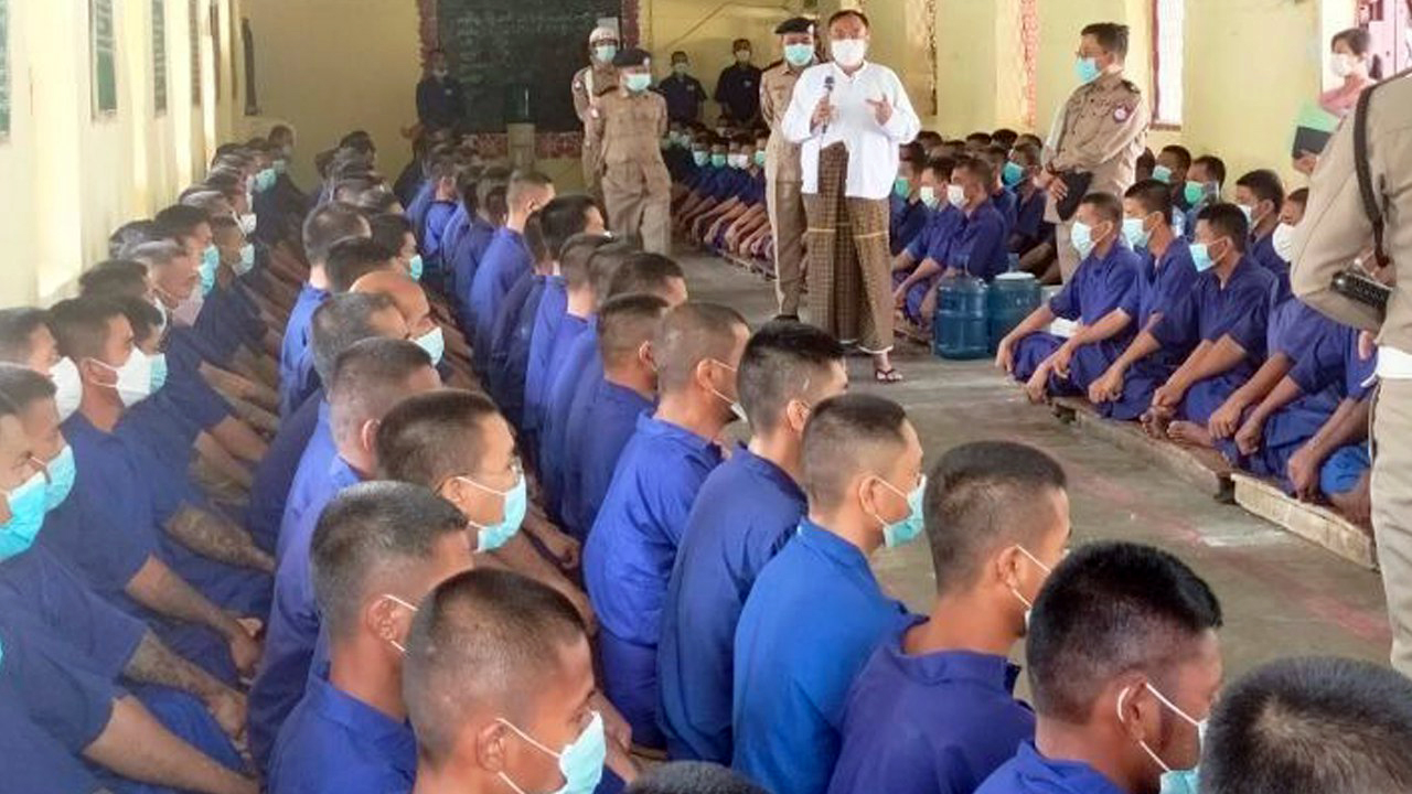 ပဲခူးတိုင်း၊ သာယာဝတီအကျဉ်းထောင်မှ အကျဉ်းသားများအား ၂၀၂၃ ခုနှစ်၊ မတ်လအတွင်းက တွေ့ရစဉ်။ (ဓာတ်ပုံ - မြန်မာနိုင်ငံ အမျိုးသား လူ့အခွင့်အရေးကော်မရှင်)