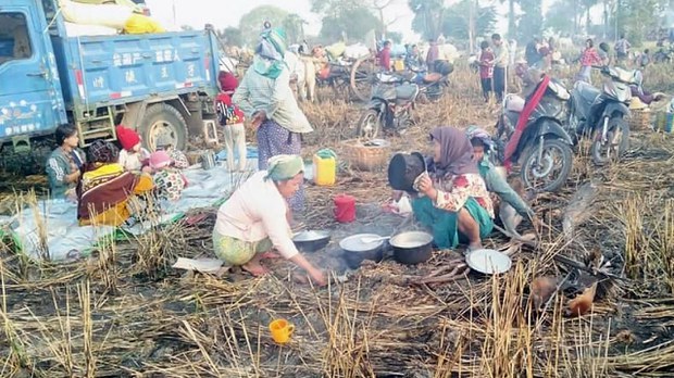 နှစ်လအတွင်း စစ်ဘေးဒုက္ခသည် တစ်သိန်းခွဲကျော်တိုးလာ နှစ်လအတွင်း စစ်ဘေးဒုက္ခသည် တစ်သိန်းခွဲကျော်တိုးလာ