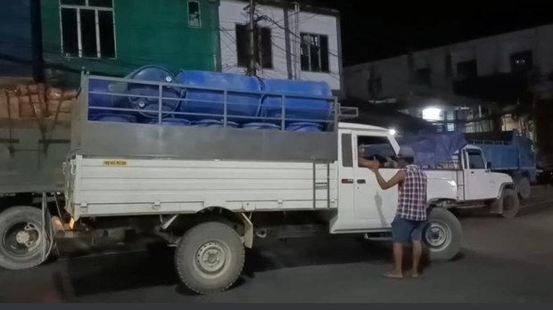 ရခိုင်ဒေသအတွက် စက်သုံးဆီနဲ့ အခြေခံစားကုန်သယ်ယူမှုကို အိန္ဒိယလူငယ်အဖွဲ့ တားမြစ် ရခိုင်ဒေသအတွက် စက်သုံးဆီနဲ့ အခြေခံစားကုန်သယ်ယူမှုကို အိန္ဒိယလူငယ်အဖွဲ့ တားမြစ်