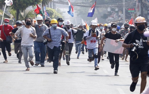 မြန်မာပြည်မှာ သတင်းထောက်တွေ ဆက်ဖိနှိပ်ခံနေရ မြန်မာပြည်မှာ သတင်းထောက်တွေ ဆက်ဖိနှိပ်ခံနေရ