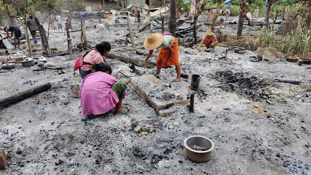 ပြည်သူပိုင်အိမ်တွေကို ဘယ်သူတွေ မီးရှို့ဖျက်ဆီးနေလဲ ပြည်သူပိုင်အိမ်တွေကို ဘယ်သူတွေ မီးရှို့ဖျက်ဆီးနေလဲ