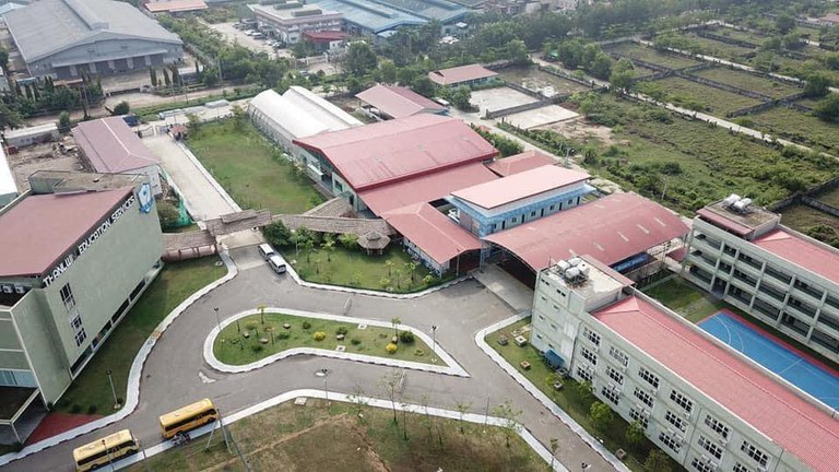 ရန်ကုန်တိုင်းအတွင်းရှိ ပုဂ္ဂလိက ကိုယ်ပိုင်အထက်တန်းကျောင်းတစ်ကျောင်းအား တွေ့ရစဉ်။ (Photo: Thanlwin Private School/Faceook)