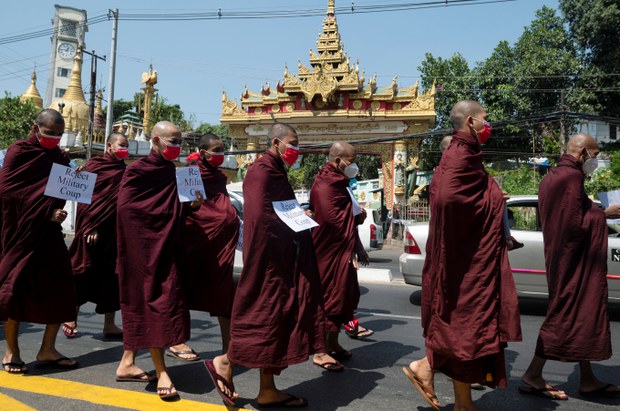 စစ်ကောင်စီက ဘာသာရေးအသုံးချပြီး သွေးခွဲဖို့ ကြိုးစားနေကြောင်း လေ့လာသူတွေ သတိပေး စစ်ကောင်စီက ဘာသာရေးအသုံးချပြီး သွေးခွဲဖို့ ကြိုးစားနေကြောင်း လေ့လာသူတွေ သတိပေး