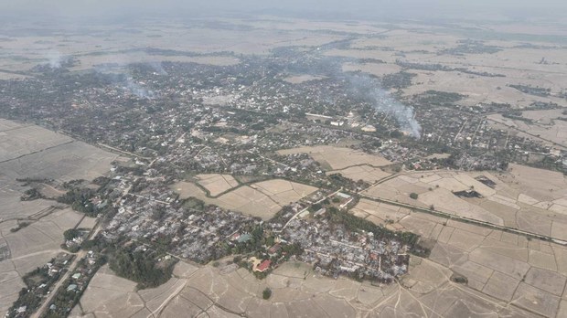 ကောလင်းတစ်မြို့လုံးနီးပါး မီးရှို့ဖျက်ဆီးခံထားရ