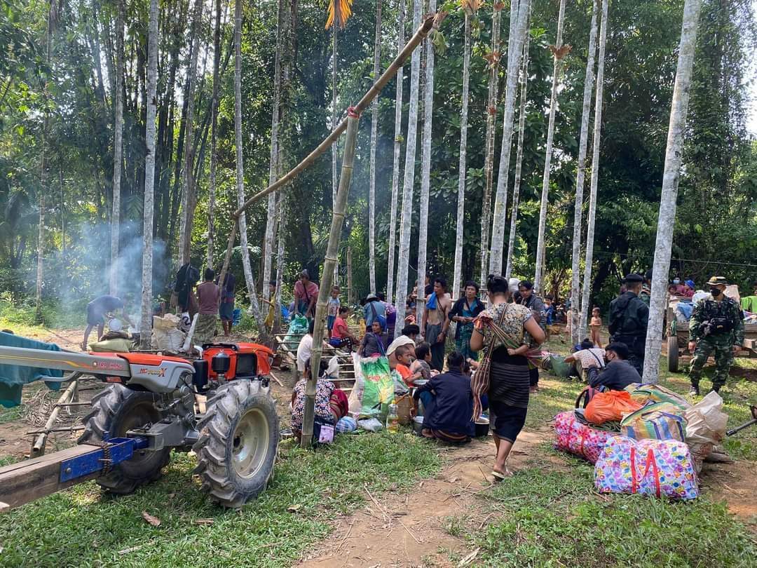 ထိုင်းနိုင်ငံကို ထွက်ပြေးနေရတဲ့ ကရင်ရွာသားတွေကို ၂၀၂၂ ခုနှစ် မတ်လ ၂၉ ရက်နေ့က  တွေ့ရစဥ် (Photo: CJ)