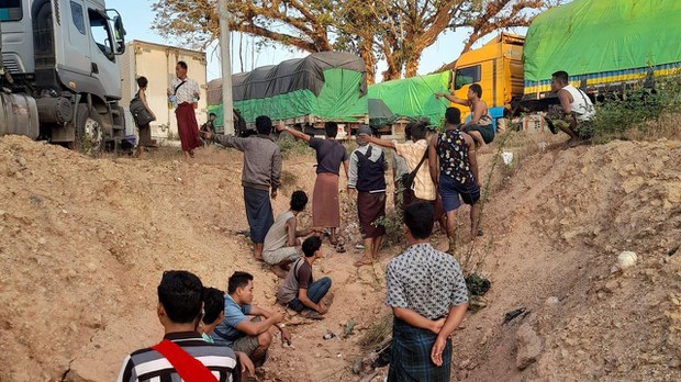ကော့ကရိတ်မြို့ခံတွေကို လူသားဒိုင်းလုပ်ဖို့ နေရပ်ပြန်ခိုင်းနေကြောင်း ပူးပေါင်းတပ်တွေစွပ်စွဲ
