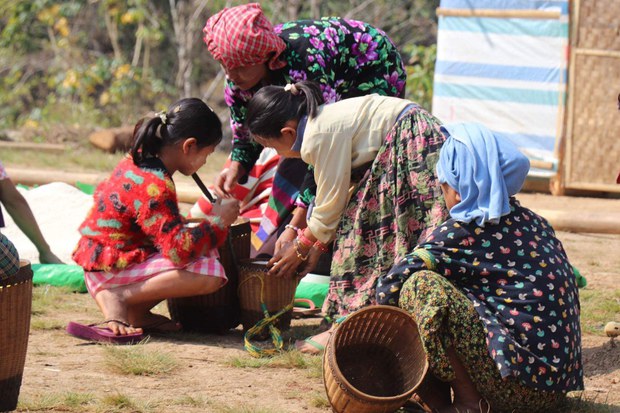 ကရင်နီဒုက္ခသည်စခန်း ရိက္ခာပို့လမ်း အပိတ်ခံရမှု ဘယ်သူ့တာဝန်လဲ ကရင်နီဒုက္ခသည်စခန်း ရိက္ခာပို့လမ်း အပိတ်ခံရမှု ဘယ်သူ့တာဝန်လဲ