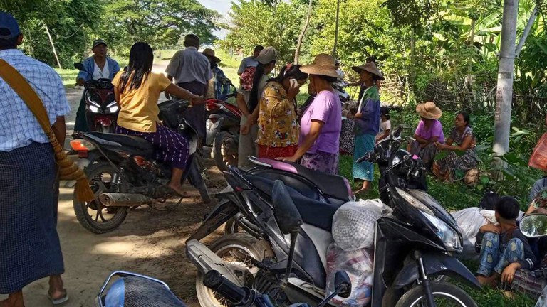 စစ်ကိုင်းတိုင်း၊ ကောလင်းမြို့ရှိတိုက်ပွဲကြောင့် ထွက်ပြေးနေကြရသည့် ဒေသခံများအား ၂၀၂၃ ခုနှစ်၊ နိုဝင်ဘာလ ၄ ရက်နေ့က တွေ့ရစဉ်။ Photo : Kawlin Info