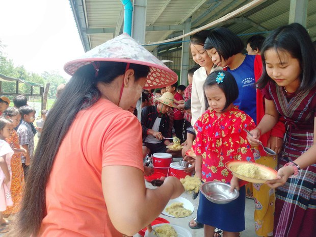 စစ်ကောင်စီ ကန့်သတ်မှုကြောင့် ကရင်နီဒုက္ခသည်တွေ အခက်တွေ့ စစ်ကောင်စီ ကန့်သတ်မှုကြောင့် ကရင်နီဒုက္ခသည်တွေ အခက်တွေ့