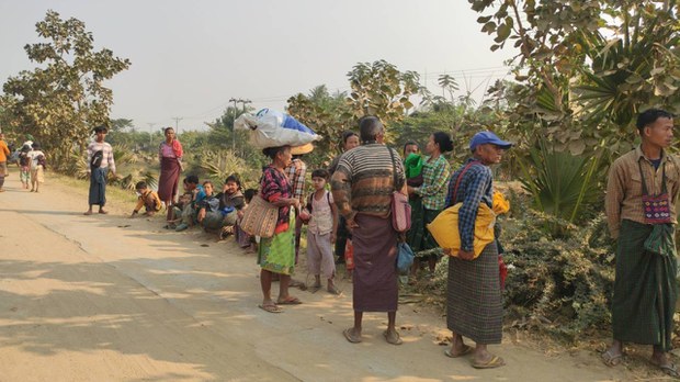 ခင်ဦးမှာ စစ်ကြောင်းထိုးလို့ ဒေသခံတစ်သောင်းနီးပါး ထွက်ပြေး