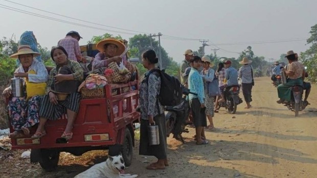 ခင်ဦးနဲ့ ရွှေဘိုမှာ စစ်ကြောင်းကြောင့် ဒေသခံနှစ်သောင်းခန့် ထွက်ပြေးရ၊ သုံးဆယ်ခန့် အဖမ်းခံထားရ ခင်ဦးနဲ့ ရွှေဘိုမှာ စစ်ကြောင်းကြောင့် ဒေသခံနှစ်သောင်းခန့် ထွက်ပြေးရ၊ သုံးဆယ်ခန့် အဖမ်းခံထားရ
