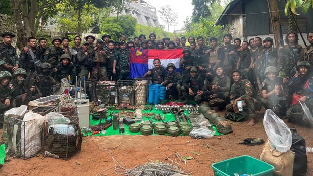 မြဝတီက အရေးပါတဲ့ စစ်ကောင်စီ တပ်စခန်းကုန်းကို KNLA ပူးပေါင်းတပ်တွေသိမ်းယူ မြဝတီက အရေးပါတဲ့ စစ်ကောင်စီ တပ်စခန်းကုန်းကို KNLA ပူးပေါင်းတပ်တွေသိမ်းယူ