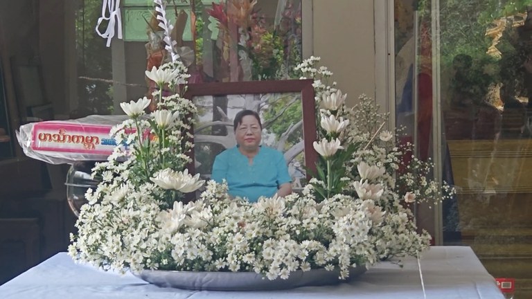 မဲဆောက်မြို့တွင် ဇူလိုင်လ ၈ ရက်နေ့က ကျင်းပခဲ့သည့် ဒေါ်အမာညွန့်၏ ဈာပနအခမ်းအနား မြင်ကွင်းတစ်ခု။ (Photo: RFA)
