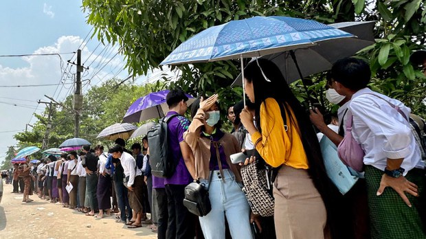 ကိုရီးယားထွက်ပြီး အလုပ်လုပ်မယ့်သူတွေထဲ အမျိုးသမီးငယ်တွေ ပိုများလာ