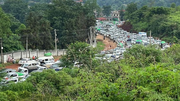 လားရှိုးတိုက်ပွဲ ထိခိုက်သေဆုံးတဲ့ ဒေသခံ ၁၅ ဦးခန့်ရှိလာပြီး ငါးသောင်းခန့် ထွက်ပြေးနေရ လားရှိုးတိုက်ပွဲ ထိခိုက်သေဆုံးတဲ့ ဒေသခံ ၁၅ ဦးခန့်ရှိလာပြီး ငါးသောင်းခန့် ထွက်ပြေးနေရ