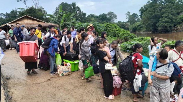 လားရှိုးမှာ တိုက်ပွဲဆက်ပြင်းထန်နေပြီး မြို့ခံ သုံးသောင်းခန့် ပိတ်မိနေ
