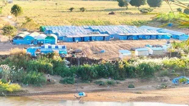 လေးကေ့ကော် ဒုက္ခသည်တွေ သောင်ရင်းမြစ်ကမ်းမှာ ဆက်ခိုလှုံ