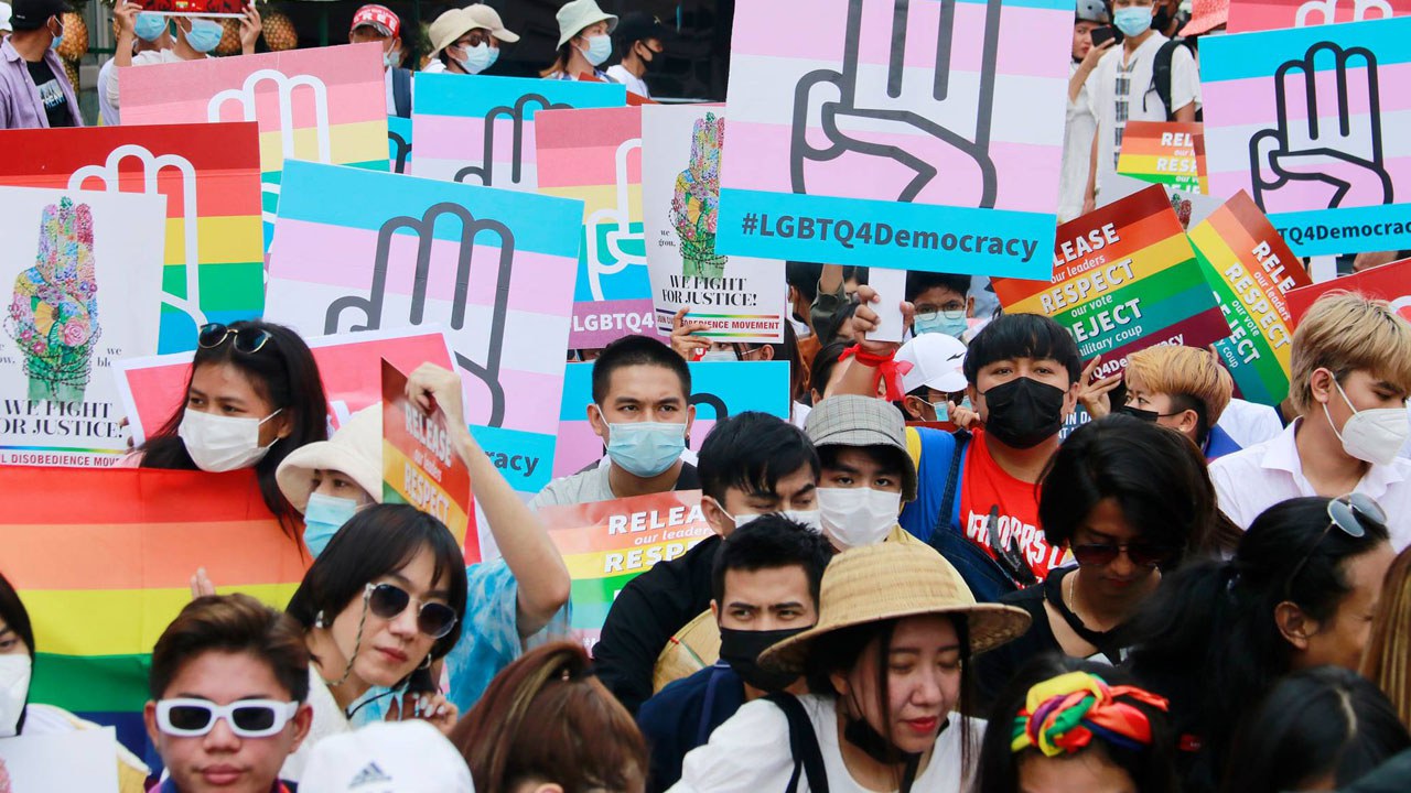 ၂၀၂၁ ခုနှစ်၊ ဖေဖော်ဝါရီ ၁၉ ရက်နေ့က စစ်အာဏာရှင်ဆန့်ကျင်ရေးအတွက် ရန်ကုန်မြို့တွင် ဆန္ဒပြခဲ့ကြစဉ်။ (Photo: RFA)