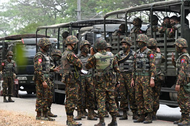 တပ်ပြေးတွေများမလာအောင် ထိန်းချုပ်နေရတဲ့ မြန်မာစစ်တပ်
