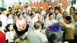 လူထုကိုဖိအားပေးပြီး ရွေးကောက်ပွဲ ပြုလုပ်နိုင်ကြောင်း လေ့လာသူတချို့သုံးသပ်