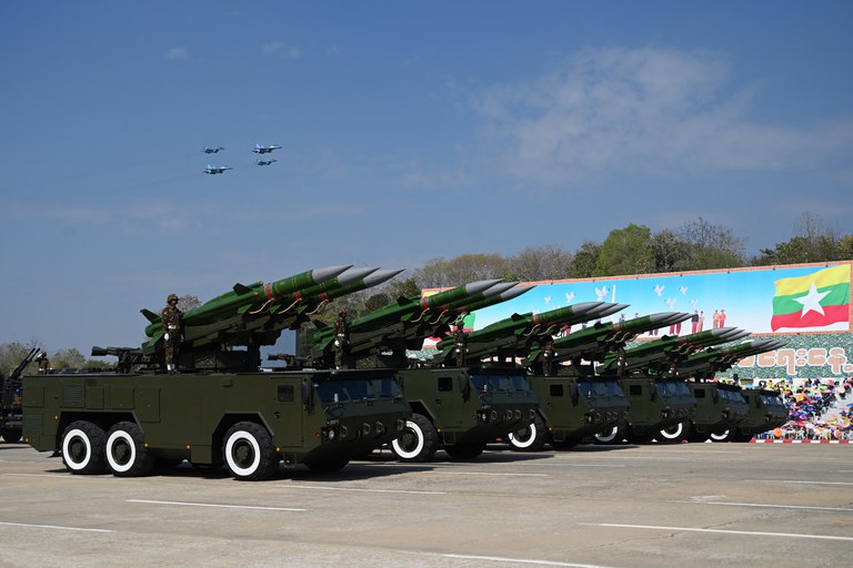 military-independent-day parade နေပြည်တော်မှာ ကျင်းပသည့် လွတ်လပ်ရေးနေ့ အခမ်းအနားကို ၂၀၂၃ ခုနှစ် ဇန်နဝါရီလ ၄ ရက်နေ့က တွေ့ရစဉ်။ (Photo: AFP)