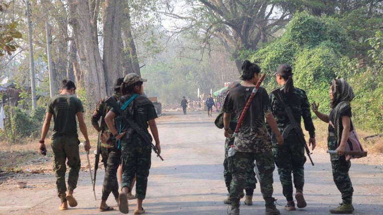 ကရင်နီအမျိုးသားကာကွယ်ရေးတပ်ဖွဲ့ (KNDF) အဖွဲ့ဝင်တချို့အား ကယားပြည်နယ်၊ ဖားဆောင်းမြို့တွင် ၂၀၂၄ ခုနှစ်၊ မေလ ၆ ရက်နေ့က တွေ့ရစဥ်။ (Photo: Telegram/ Karenni Nationalities Defense Force)