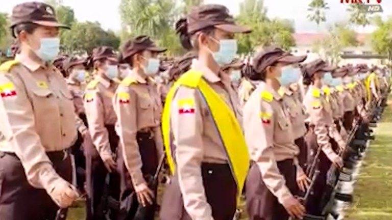 ရန်ကုန်တိုင်း၊ လှည်းကူးမြို့နယ်ရှိ ဖောင်ကြီး နိုင်ငံ့ဝန်ထမ်းတက္ကသိုလ်တွင် အစိုးရဝန်ထမ်းများ စစ်ရေးပြနေပုံအား ၂၀၂၂ ခုနှစ် ဇွန်လ ၂၇ ရက်နေ့က တွေ့ရစဉ်။ (Photo : MRTV)