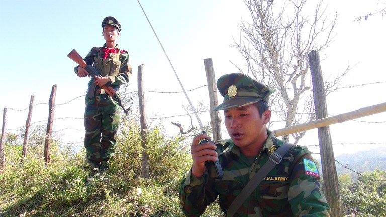တအာင်းအမျိုးသားလွတ်မြောက်ရေးတပ်မတော် (TNLA) တပ်ဖွဲ့ဝင်တချို့အား ၂၀၁၇ ခုနှစ် ဇန်နဝါရီလ ၁၂ ရက်နေ့က တွေ့ရစဉ်။ (Photo: RFA)