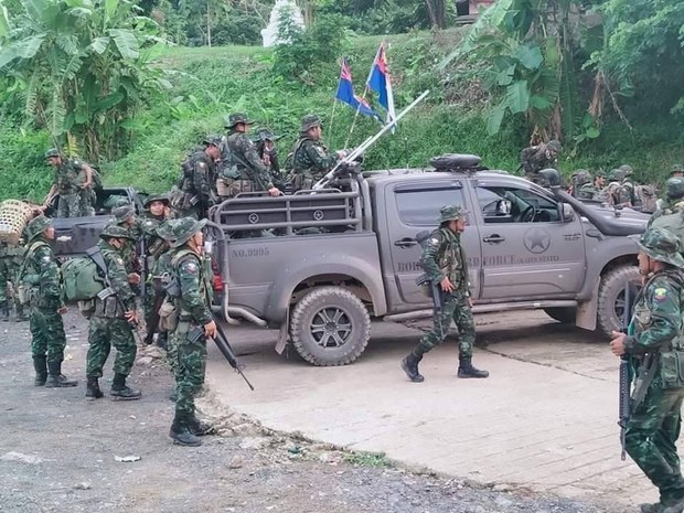 EAO တွေ လက်နက်ကိုင်ချင်ရင် BGF အဖြစ် ပူးပေါင်းနိုင်တယ်လို့ စစ်ခေါင်းဆောင်ပြော EAO တွေ လက်နက်ကိုင်ချင်ရင် BGF အဖြစ် ပူးပေါင်းနိုင်တယ်လို့ စစ်ခေါင်းဆောင်ပြော