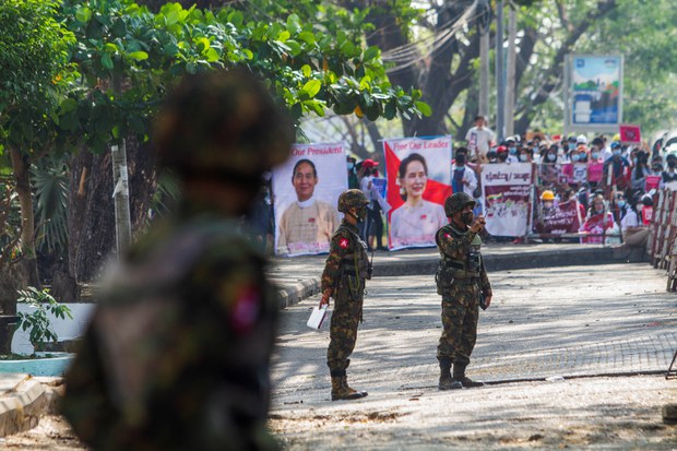 ဒီမိုကရေစီလိုလားသူတွေနဲ့ စစ်ကောင်စီအကြား အားပြိုင်မှု ဒီမိုကရေစီလိုလားသူတွေနဲ့ စစ်ကောင်စီအကြား အားပြိုင်မှု