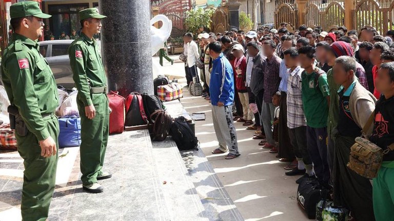 စစ်ကောင်စီ ခြေမြန်တပ်ရင်း ခမရ - ၁၂၉ တပ်ရင်းတစ်ရင်းလုံးနှင့် မိသားစုဝင်များ ကိုးကန့်တပ်မတော်ထံ လက်နက်ချအဖမ်းခံခဲ့တာကို ၂၀၂၃ ခုနှစ် နိုဝင်ဘာလ ၁၂ ရက်နေ့က တွေ့ရစဉ်။ (Photo : Three Brotherhood Alliance)