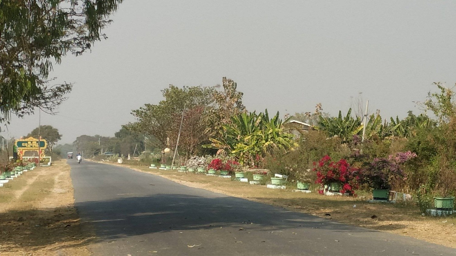စစ်ကိုင်းတိုင်း၊ ရေဦးမြို့ အဝင်တစ်နေရာကို တွေ့ရစဉ်။ (Photo: Facebook/ We Love Ye-U)
