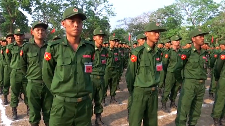 ပြည်သူ့စစ်မှုထမ်းသင်တန်း အမှတ်စဥ် (၁) တွင် တက်ရောက်ခဲ့ကြသည့် သင်တန်းသားများ၏ လှုပ်ရှားမှုမှတ်တမ်းအား ၂၀၂၄ ခုနှစ်၊ ဇူလိုင်လ ၁၆ ရက်နေ့က ထုတ်ပြန်ခဲ့စဥ်။ (Screenshot from Pyi Thu Sitt Video)