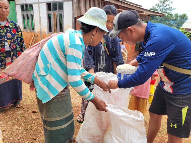 မိုးဗြဲမြို့မှာ စစ်ကောင်စီတပ်ကဝင်ရောက်ပြီးနောက် ဒေသခံ ၁၀၀ ကျော်ပိတ်မိနေ မိုးဗြဲမြို့မှာ စစ်ကောင်စီတပ်ကဝင်ရောက်ပြီးနောက် ဒေသခံ ၁၀၀ ကျော်ပိတ်မိနေ