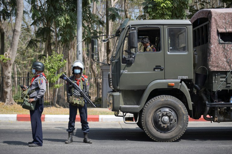 myanmar-police.JPG myanmar-police.JPG