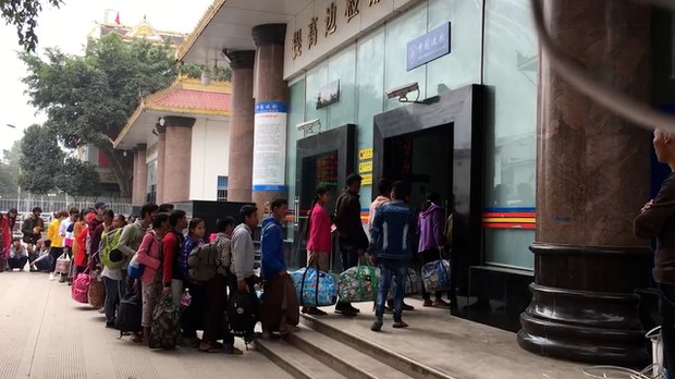 တရုတ်နိုင်ငံထဲ အဖမ်းခံရတဲ့ မြန်မာနိုင်ငံသားတွေ နေရပ်ပြန်ဖို့ ခက်ခဲနေ တရုတ်နိုင်ငံထဲ အဖမ်းခံရတဲ့ မြန်မာနိုင်ငံသားတွေ နေရပ်ပြန်ဖို့ ခက်ခဲနေ
