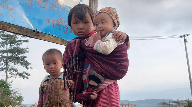 kayah child.jpg kayah child.jpg