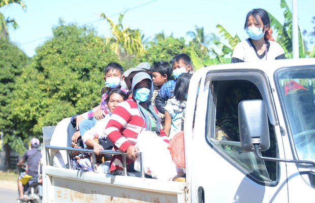 လွိုင်ကော်ကို စစ်ကောင်စီ တိုက်လေယာဉ်နဲ့ ဗုံးကြဲ၊ စစ်ဘေးဒုက္ခသည် တစ်သောင်းကျော်ရှိ လွိုင်ကော်ကို စစ်ကောင်စီ တိုက်လေယာဉ်နဲ့ ဗုံးကြဲ၊ စစ်ဘေးဒုက္ခသည် တစ်သောင်းကျော်ရှိ