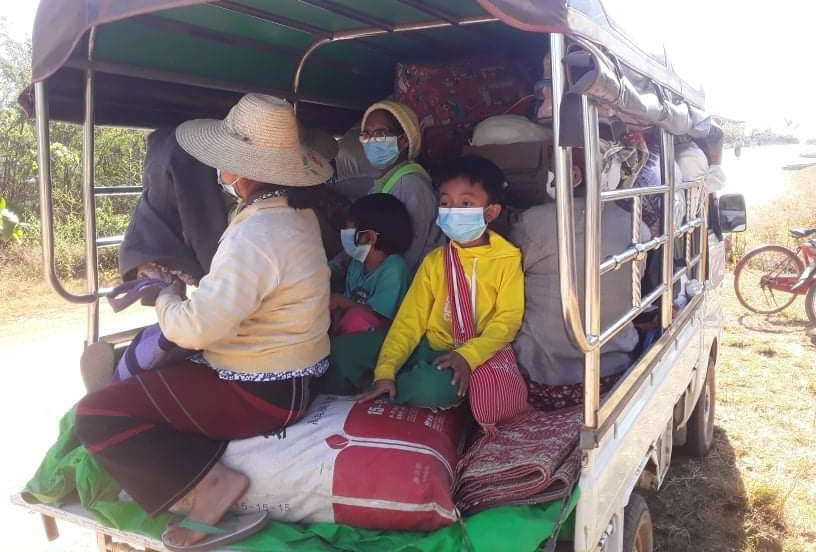 (လွိုင်ကော်မြို့ပေါ်ကနေ ထွက်ပြေးရတဲ့ စစ်ဘေးဒုက္ခသည်တွေကို ဇန်နဝါရီ ၉ ရက်နေ့က တွေ့ရစဥ်) Photo: CJ
