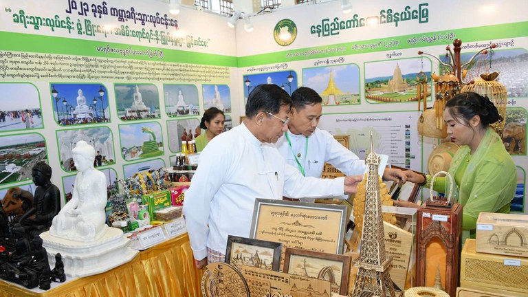 နေပြည်တော်တွင် ပြုလုပ်သည့် ကမ္ဘာ့ခရီးသွားလုပ်ငန်းနေ့ အခမ်းအနားတွင် စစ်ကောင်စီဥက္ကဋ္ဌ ဗိုလ်ချုပ်မှူးကြီး မင်းအောင်လှိုင်အား ၂၀၂၃ ခုနှစ် စက်တင်ဘာလ ၂၇ ရက်နေ့က တွေ့ရစဉ်။ (Photo: Myanmar Military)