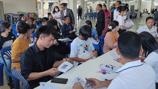 CI စင်တာတွေပိတ်သိမ်းမှုကြောင့် ထိုင်းရောက် မြန်မာလုပ်သားတွေ အခက်တွေ့ CI စင်တာတွေပိတ်သိမ်းမှုကြောင့် ထိုင်းရောက် မြန်မာလုပ်သားတွေ အခက်တွေ့