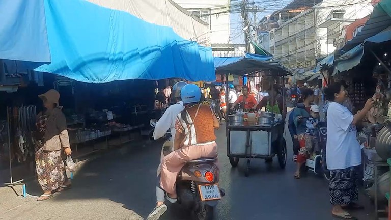 myawaddy08.jpg ၂ဝ၂၄ ခုနှစ် နှစ်ဆန်းပိုင်းက တွေ့မြင်ရသည့် ထိုင်းနိုင်ငံ၊ မဲဆောက်စျေး တစ်နေရာ မြင်ကွင်း။ (Photo: RFA)