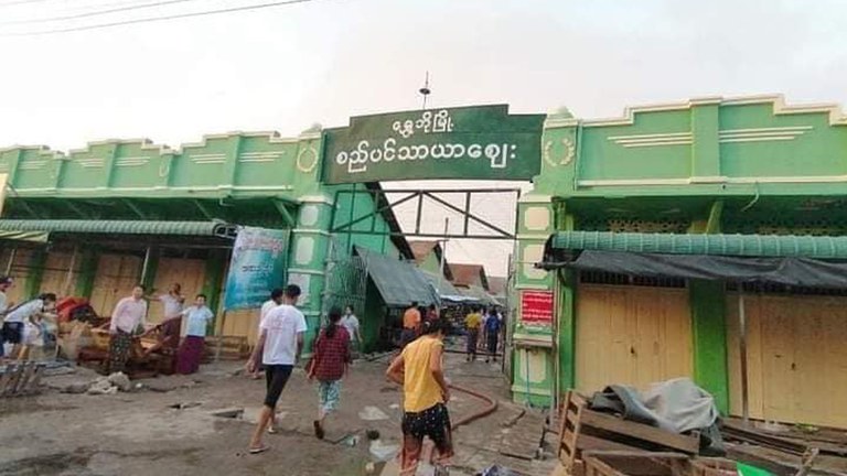 ပေါက်ကွဲမှု ဖြစ်ပွားခဲ့သည့် ရွှေဘိုမြို့မစျေးအား ၂၀၂၁ ခုနှစ်၊ မေလ ၁၅ ရက်နေ့က တွေ့ရစဉ်။ (ယခင်ပုံအဟောင်း) (Photo: Citizen Journalist)