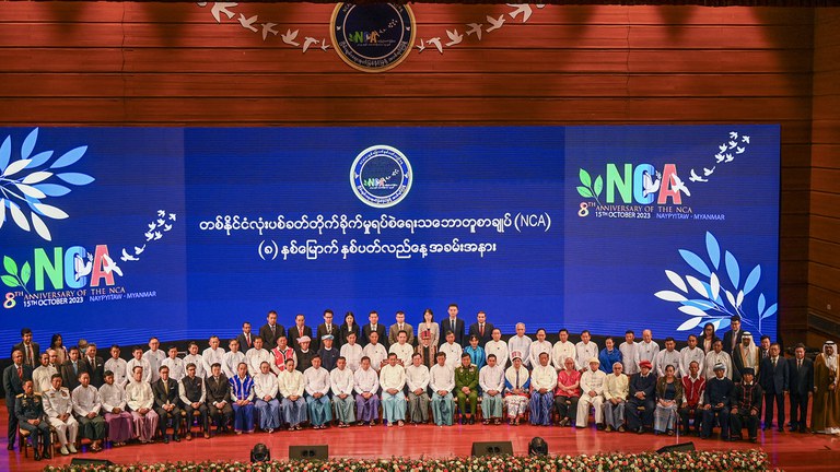 ၂၀၂၃ ခုနှစ် အောက်တိုဘာလ ၁၅ ရက်နေ့က နေပြည်တော်တွင် ပြုလုပ်သည့် တစ်နိုင်ငံလုံး အပစ်အခတ်ရပ်စဲရေး သဘောတူစာချုပ် (NCA) ရှစ်နှစ်မြောက် အခမ်းအနားကို တက်ရောက်လာသူတွေများအား တွေ့ရစဉ်။(Photo : AFP)