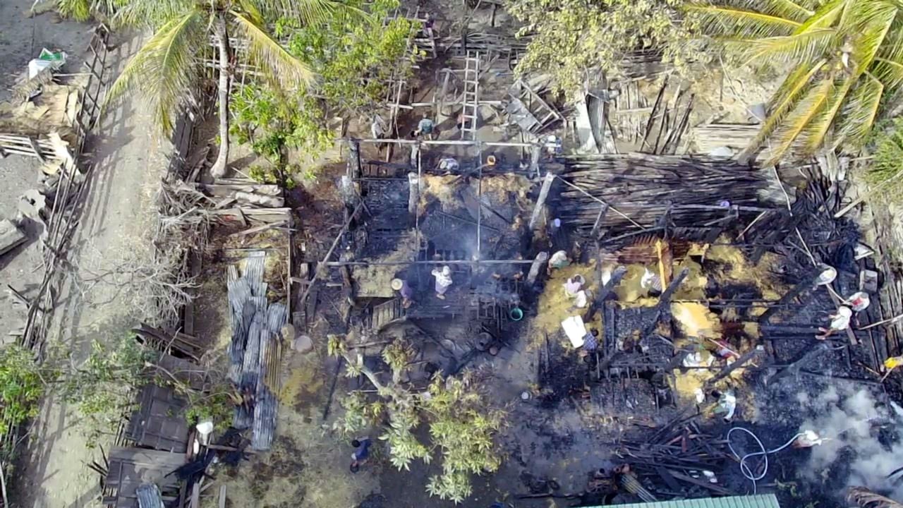 စစ်ကိုင်းတိုင်း၊ ကသာမြို့နယ်၊ မိုးတားကြီးရွာကို ၂၀၂၂ ဇန်နဝါရီ ၁၂ ရက်နေ့က စစ်ကောင်စီတပ်က လေကြောင်းမှတိုက်ခိုက်ခဲ့သဖြင့် မီးလောင်ပျက်စီးသွားသည့် နေအိမ်များကို တွေ့ရစဉ်။ (Photo: KATHA Revolution - IR)