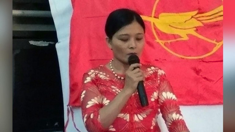 ၂၀၁၈ ခုနှစ်၊ ဇန်နဝါရီလ ၁၄ ရက်နေ့တွင်ကျင်းပသည့် မြင်းခြံထောင် နိုင်ငံရေးအကျဉ်းသားဟောင်းများတွေ့ဆုံပွဲမှာ နိုင်ငံရေးအကျဉ်းသူဟောင်း မနိုဘယ်အေးအား တွေ့ရစဥ်။ (Photo : Citizen Journalist)